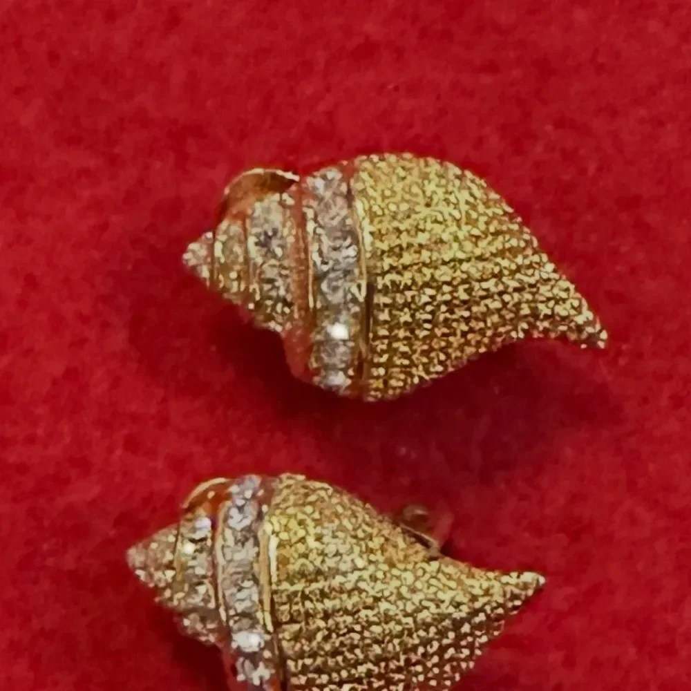 Kenneth J. Lane Vintage Signed Gold Conch Shell w/ Crystals Clip Earrings
